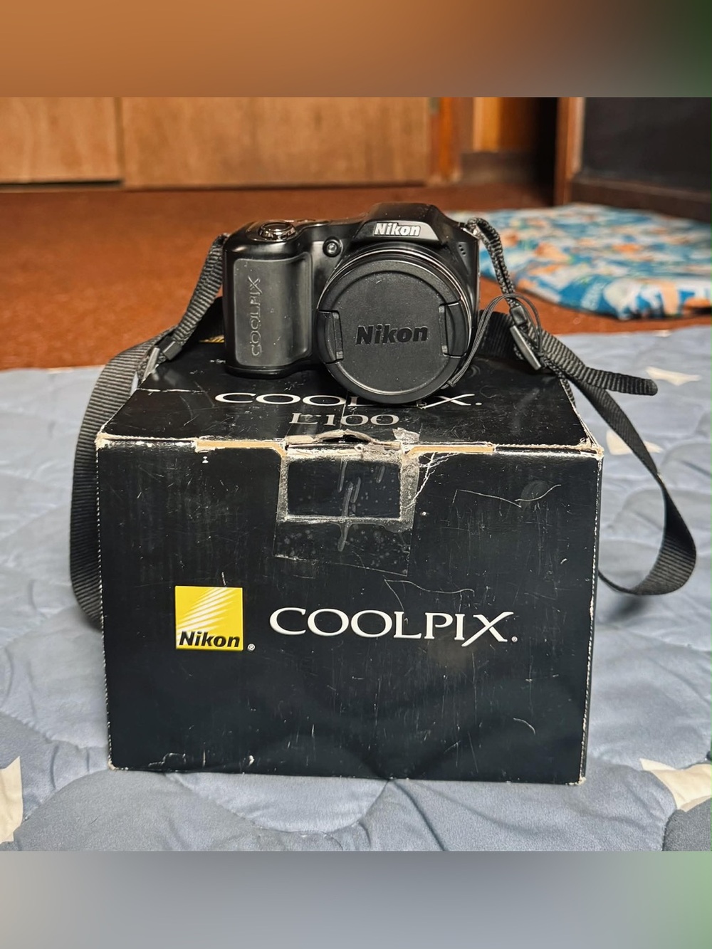 Nikon Black COOLPIX L100 Compact Digital Camera with Strap